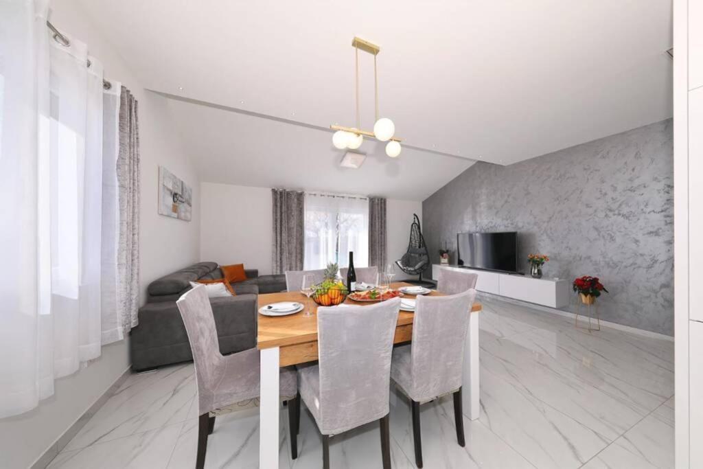 Apartman Chiara Galovac  Екстериор снимка