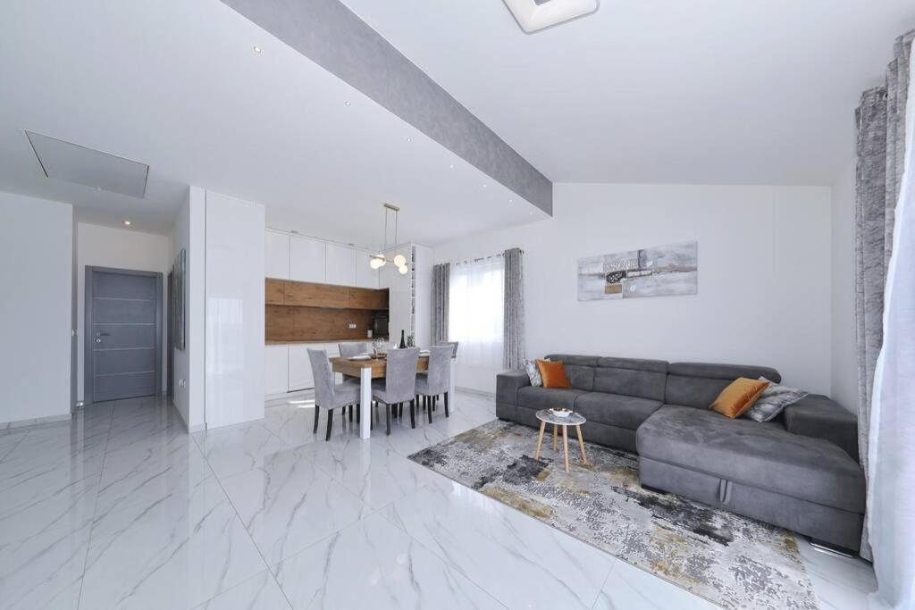 Apartman Chiara Galovac  Екстериор снимка