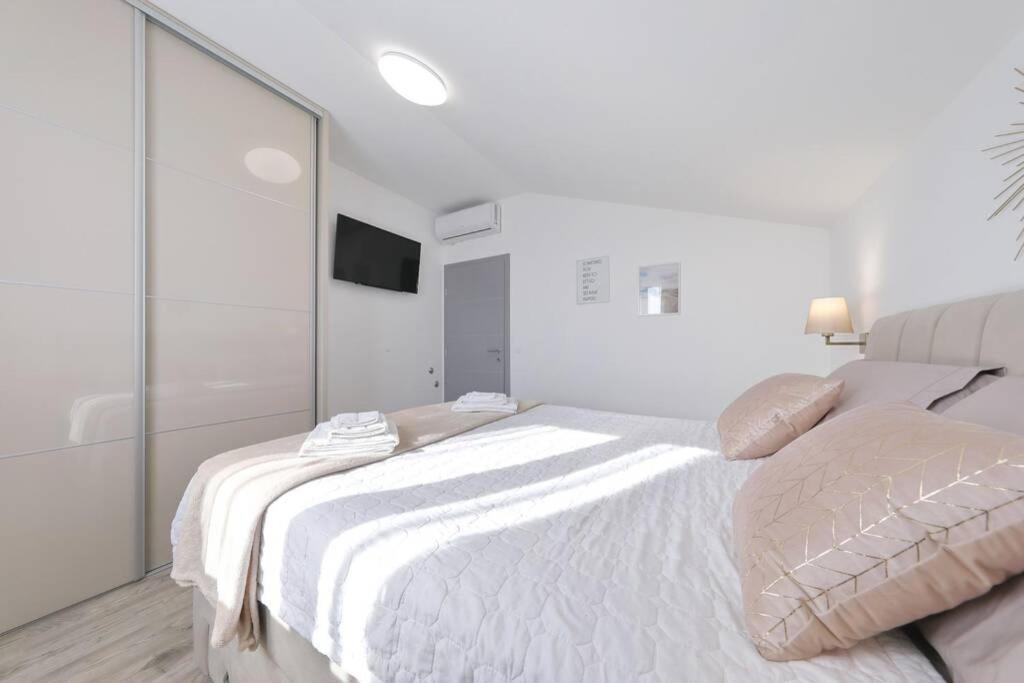 Apartman Chiara Galovac  Екстериор снимка